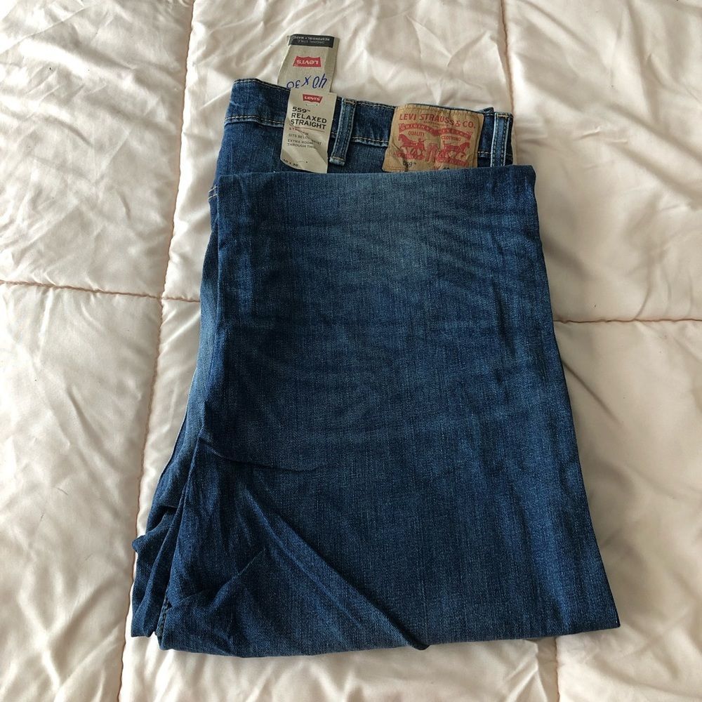 Brand new! Levi’s! No. 559. Size 40 x 30.